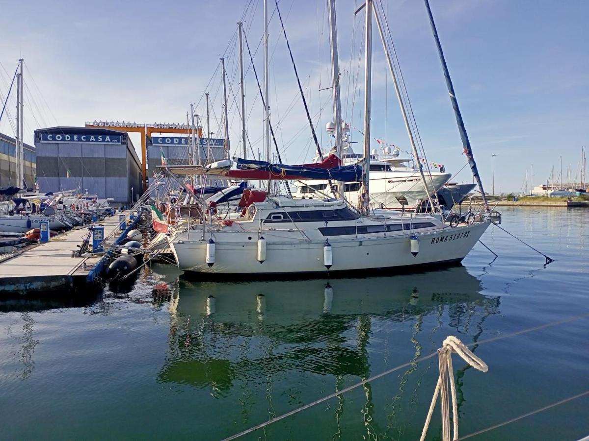 Hotel Bed & Boat Brezza Del Mare Viareggio Exterior foto